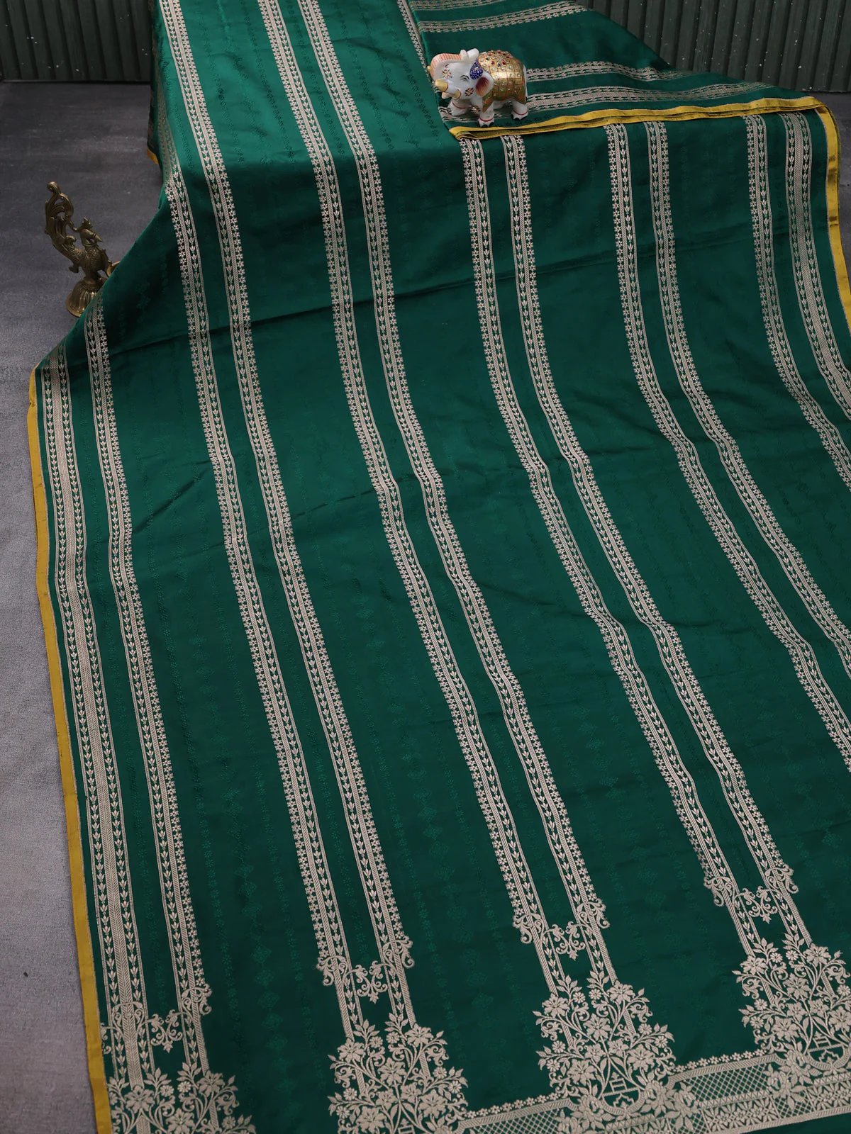 Green Banarasi Tanshoi Silk Saree - Image 3
