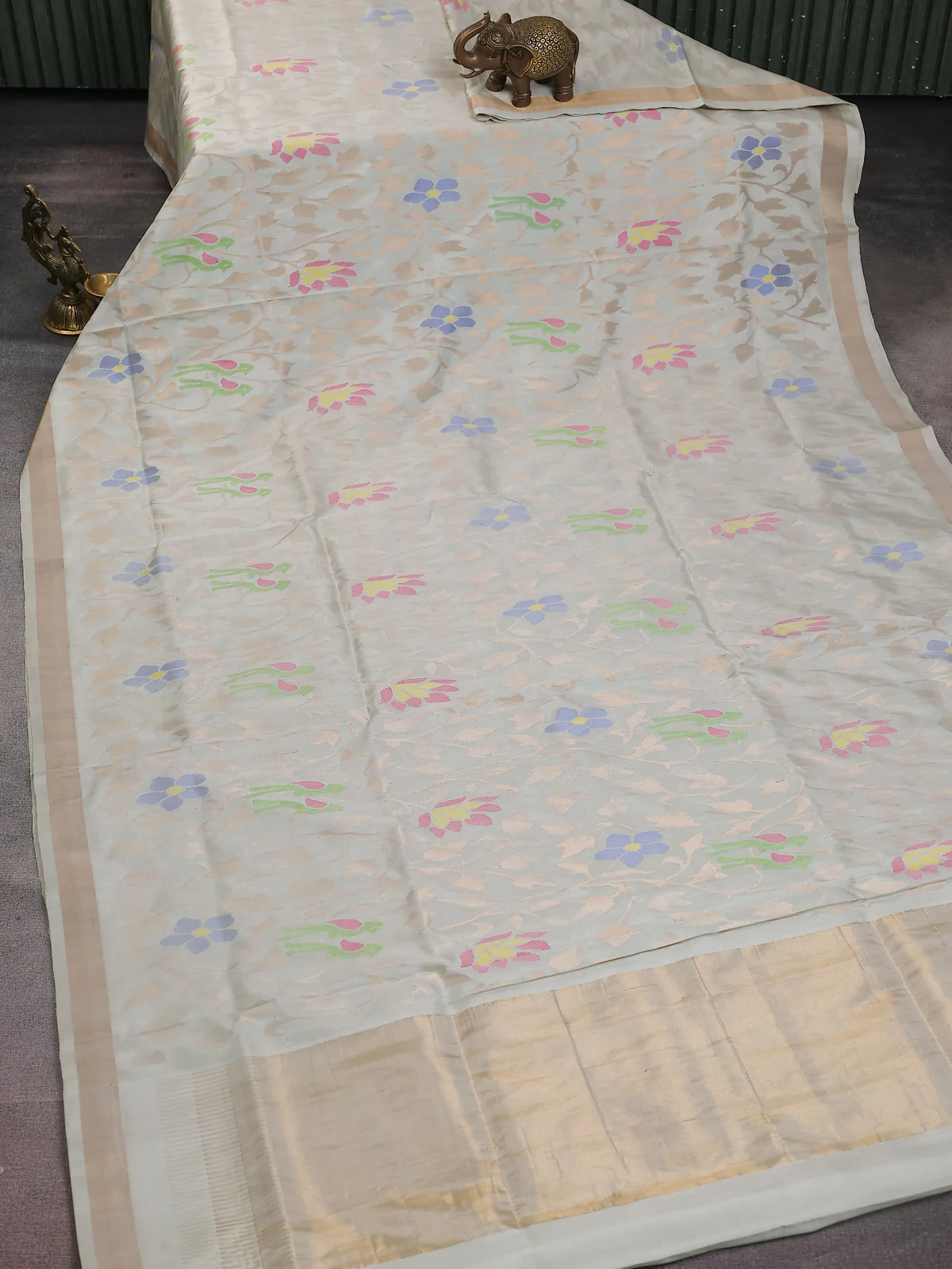 Pista Green Uppada Silk Saree With Jamdhani Weaves - Image 2
