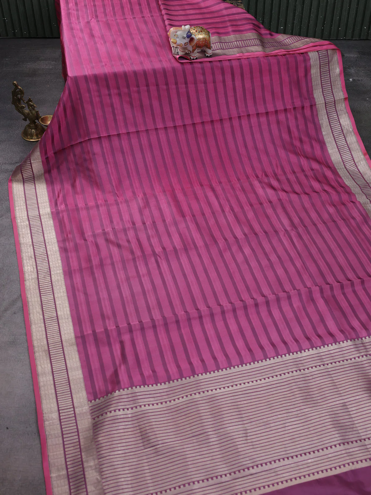 Mauve Pink Banarasi Tanshoi Silk Saree - Image 2